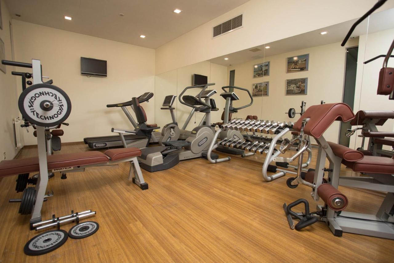 Spa Hotel Persenk Devin Exterior foto A gym
