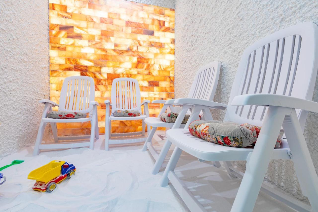 Spa Hotel Persenk Devin Exterior foto Salt room