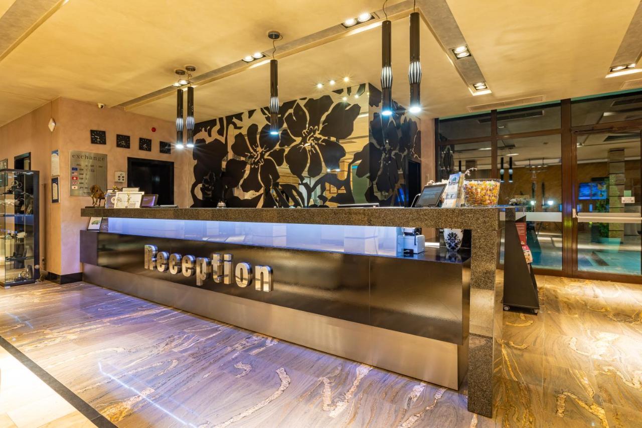Spa Hotel Persenk Devin Exterior foto Reception
