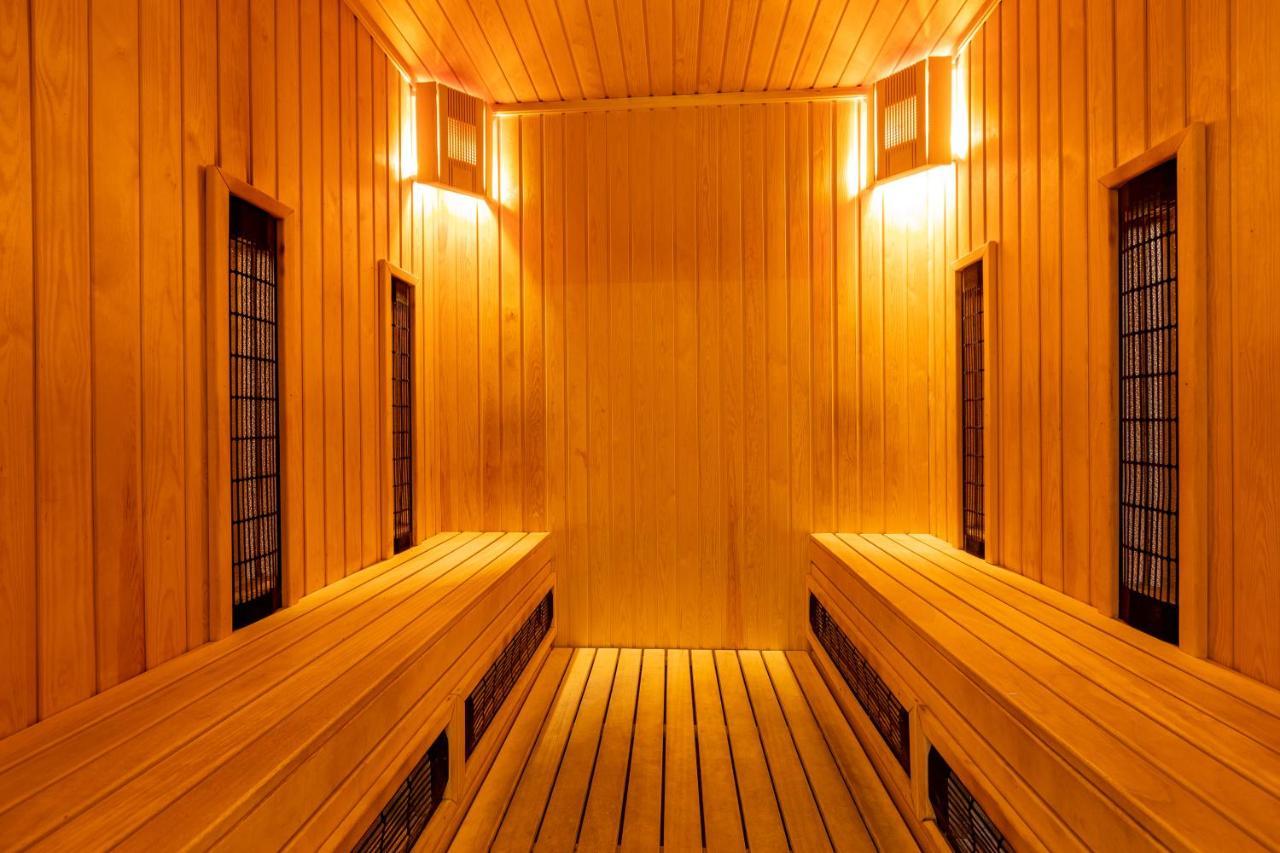 Spa Hotel Persenk Devin Exterior foto A Finnish sauna