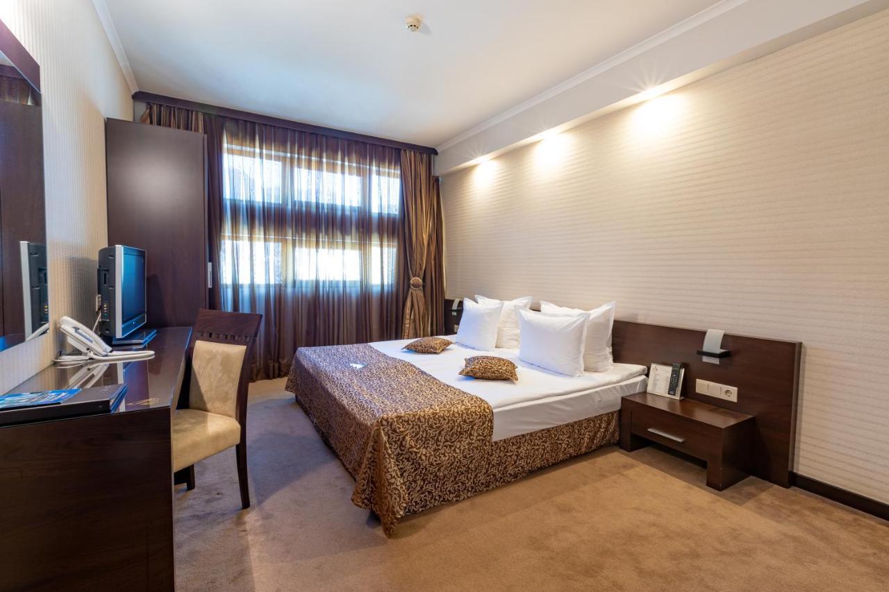 Spa Hotel Persenk Devin Exterior foto A room at the hotel