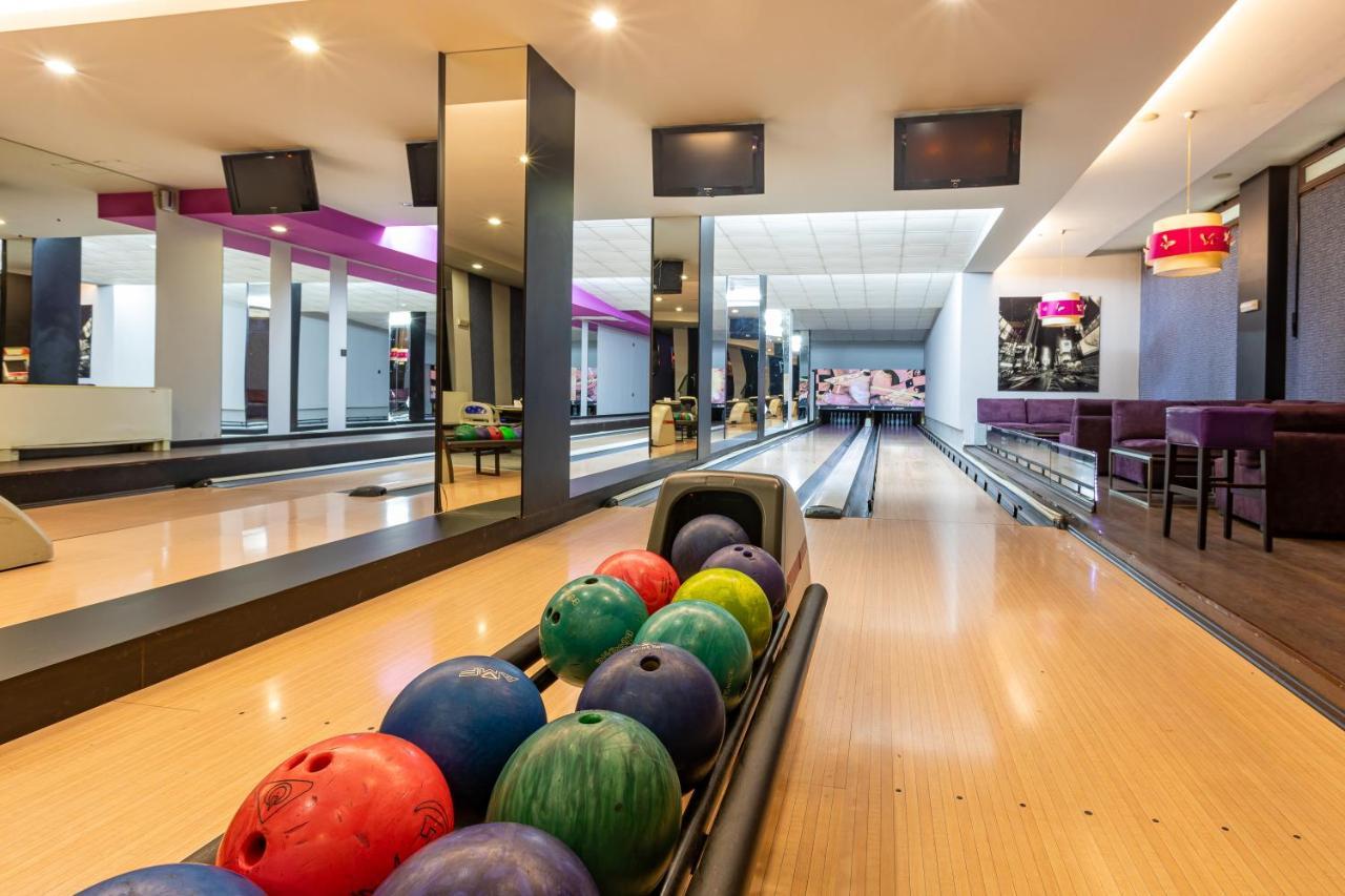 Spa Hotel Persenk Devin Exterior foto Bowling at the hotel