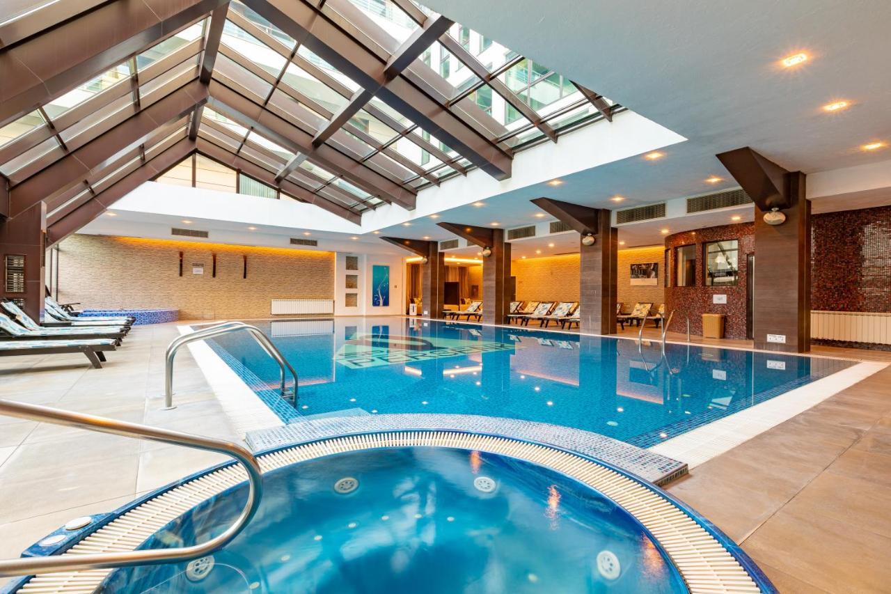Spa Hotel Persenk Devin Exterior foto The swimming pool at the hotel