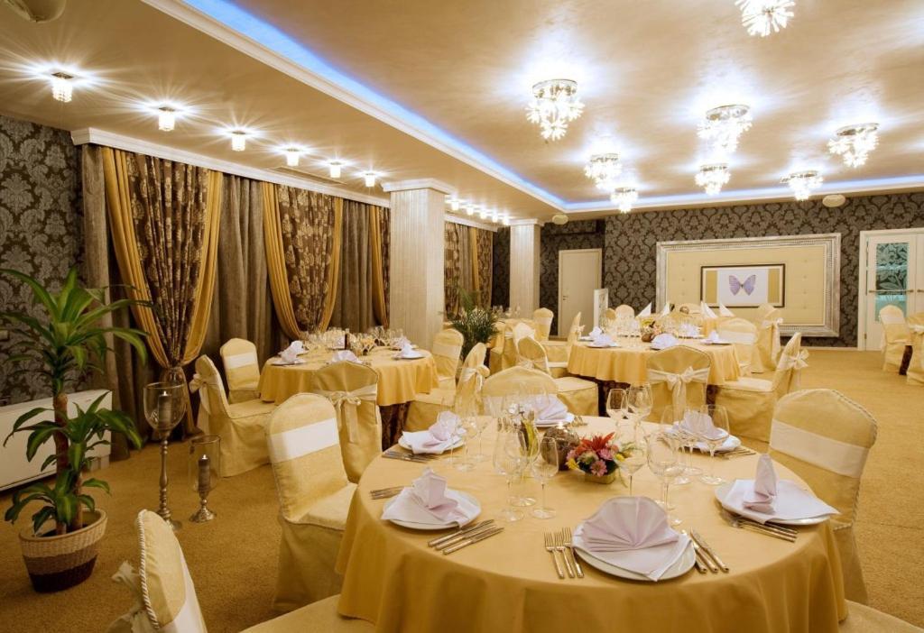 Spa Hotel Persenk Devin Exterior foto A banquet hall