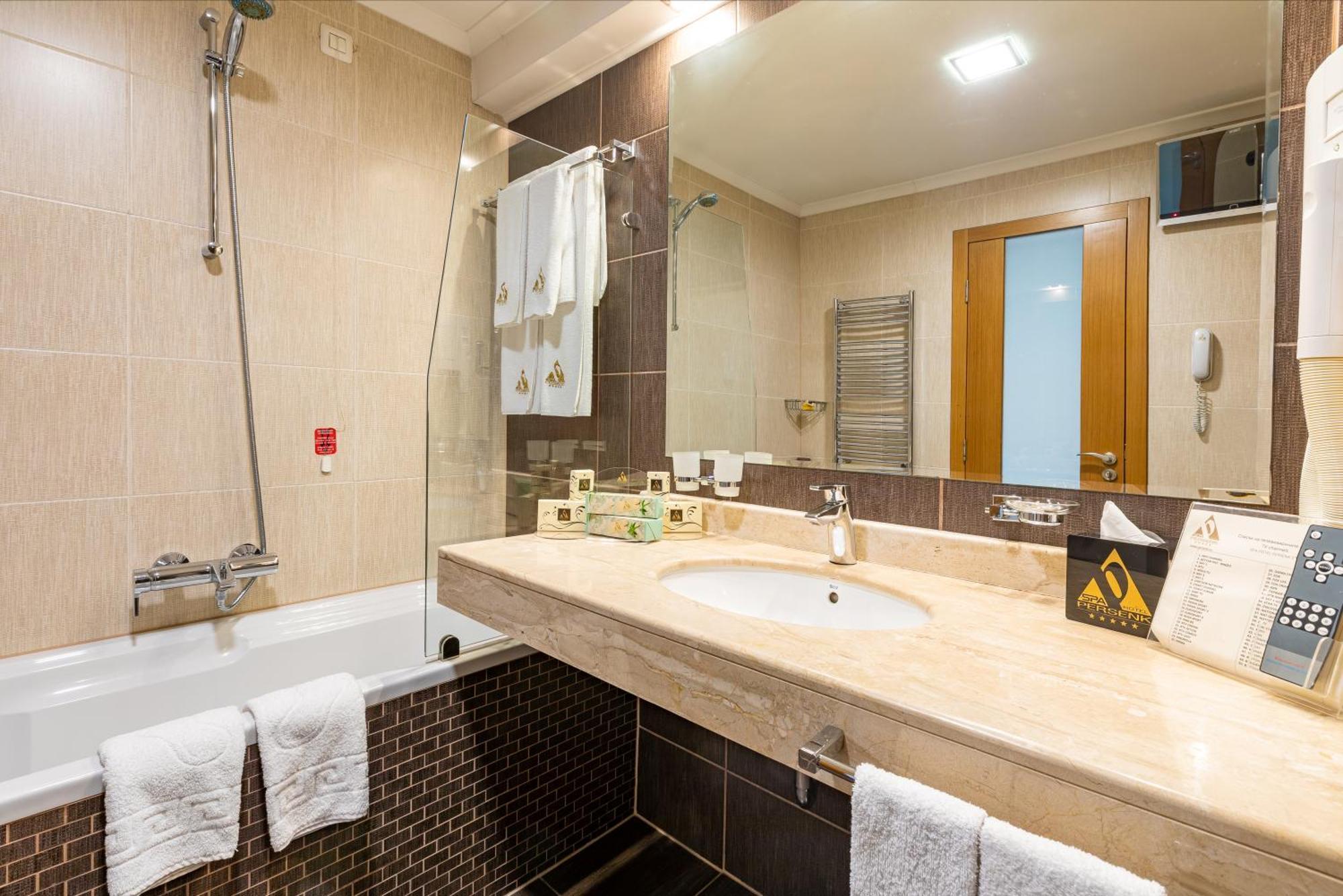 Spa Hotel Persenk Devin Exterior foto Bathroom
