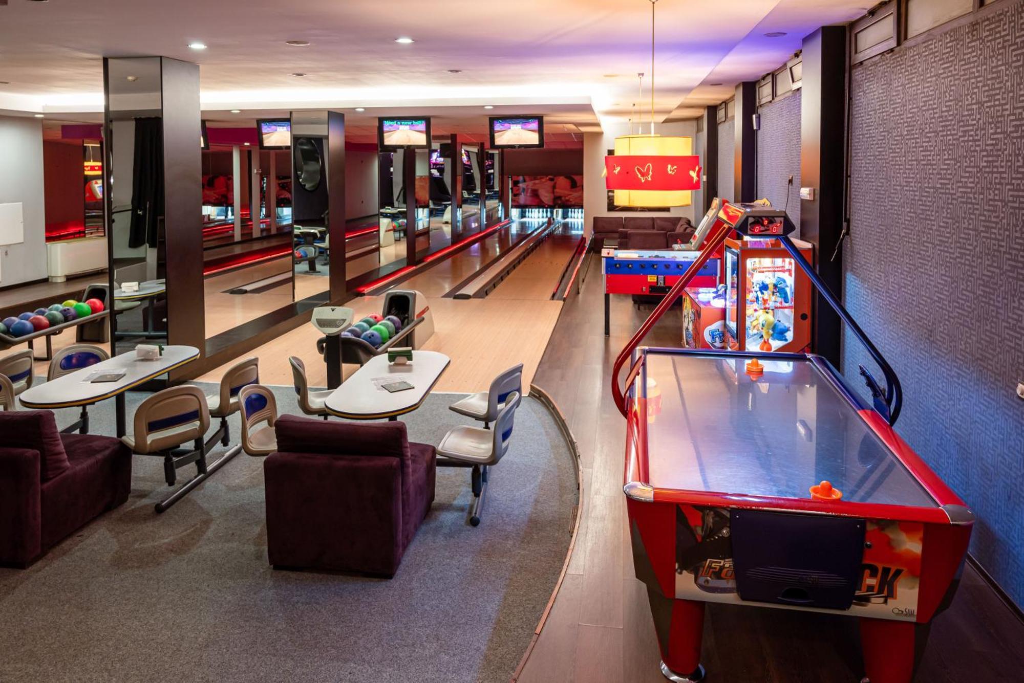 Spa Hotel Persenk Devin Exterior foto The bowling alley at the 2012 Olympic Village