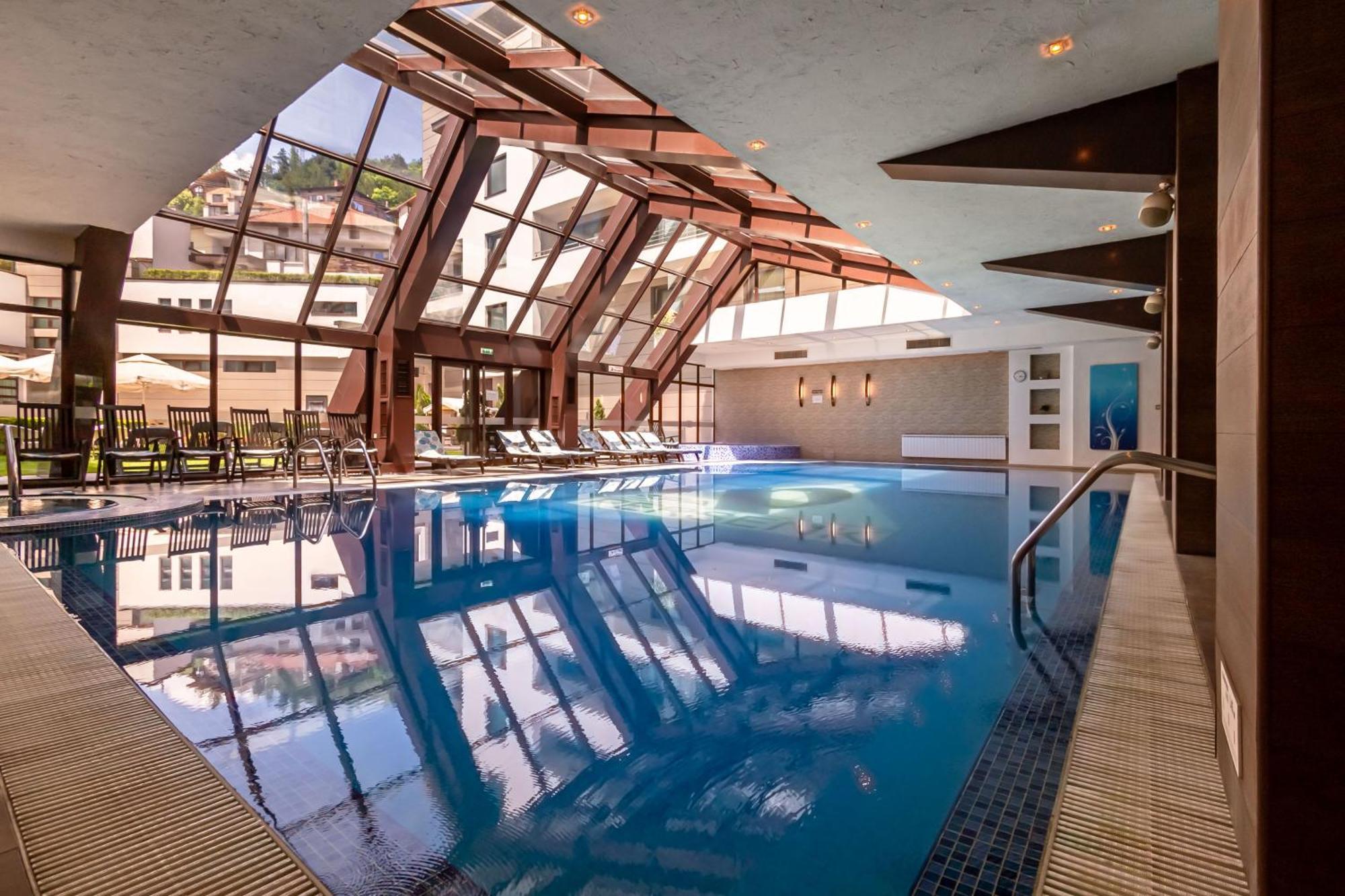 Spa Hotel Persenk Devin Exterior foto The swimming pool at the hotel